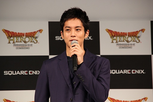 画像ギャラリー No.005のサムネイル画像 / 「ドラゴンクエストヒーローズ」の完成発表会が開催。堀井雄二氏と松坂桃李さん,桐谷美玲さん,片岡愛之助さんがボイス収録時のエピソードを披露