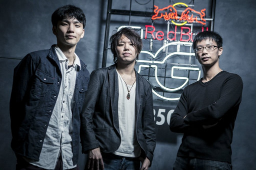 ���������꡼ No.009�Υ���ͥ������ / ��Red Bull 5G 2015�פ�����ɽ�����郎���š�2015ǯ12��Ρ�FINALS�פ˸�����4��������췳�ե����ʥꥹ�Ȥ����Ф��줿�������ͤ��ݡ���