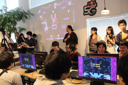 ���������꡼ No.015�Υ���ͥ������ / ��Red Bull 5G 2015�פ�����ɽ�����郎���š�2015ǯ12��Ρ�FINALS�פ˸�����4��������췳�ե����ʥꥹ�Ȥ����Ф��줿�������ͤ��ݡ���