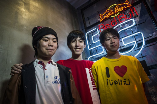 ���������꡼ No.019�Υ���ͥ������ / ��Red Bull 5G 2015�פ�����ɽ�����郎���š�2015ǯ12��Ρ�FINALS�פ˸�����4��������췳�ե����ʥꥹ�Ȥ����Ф��줿�������ͤ��ݡ���