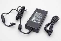 画像集#004のサムネイル/手のひらサイズで“GTX 760”搭載。GIGABYTE製の超小型ゲーマー向けベアボーン「BRIX Gaming」を動かしてみた