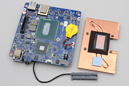 画像集#016のサムネイル/手のひらサイズで“GTX 760”搭載。GIGABYTE製の超小型ゲーマー向けベアボーン「BRIX Gaming」を動かしてみた