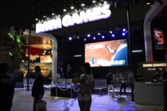 ���������꡼ No.002�Υ���ͥ������ / ���������-ONLINE-�פȡֿ�ɱPROJECT�פΥ����ޥ󤬡��ޥ���ǥХ���Ÿ���Υ��åȤȥǥ��åȤ��롣TGS��DMM�֡����ǹԤ�줿���ơ������ݡ���