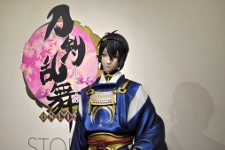 画像ギャラリー No.009のサムネイル画像 / こだわったのは“顔”。グッスマ初の等身大フィギュア「刀剣乱舞-ONLINE- 1分の1スケール 三日月宗近」内覧会レポート