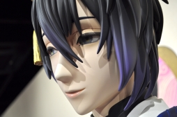 画像ギャラリー No.012のサムネイル画像 / こだわったのは“顔”。グッスマ初の等身大フィギュア「刀剣乱舞-ONLINE- 1分の1スケール 三日月宗近」内覧会レポート