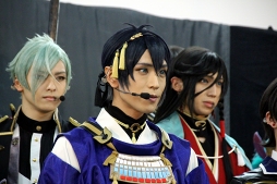 画像ギャラリー No.002のサムネイル画像 / 「ミュージカル『刀剣乱舞』〜真剣乱舞祭2018〜」レポート。紅白出場メンバーがほぼ全員そろった会見の模様と幕張メッセ昼公演の模様をお届け