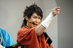 画像ギャラリー No.005のサムネイル画像 / 「ミュージカル『刀剣乱舞』〜真剣乱舞祭2018〜」レポート。紅白出場メンバーがほぼ全員そろった会見の模様と幕張メッセ昼公演の模様をお届け