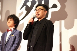 画像ギャラリー No.007のサムネイル画像 / 正装の刀剣男士がレッドカーペットに登場! 「映画刀剣乱舞」三日月宗近役・鈴木拡樹氏ほかキャストが語る驚きの撮影裏話とは?