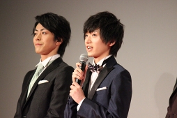 画像ギャラリー No.008のサムネイル画像 / 正装の刀剣男士がレッドカーペットに登場! 「映画刀剣乱舞」三日月宗近役・鈴木拡樹氏ほかキャストが語る驚きの撮影裏話とは?