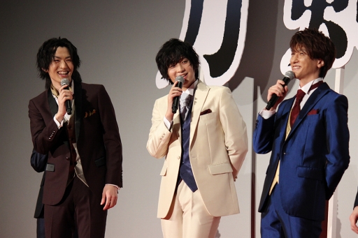 画像ギャラリー No.011のサムネイル画像 / 正装の刀剣男士がレッドカーペットに登場! 「映画刀剣乱舞」三日月宗近役・鈴木拡樹氏ほかキャストが語る驚きの撮影裏話とは?