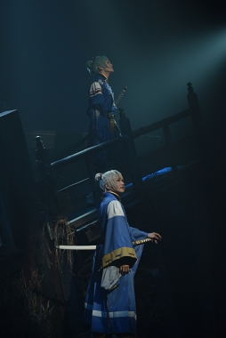 画像ギャラリー No.006のサムネイル画像 / 髭切と膝丸が生み出す世界に圧倒された。「ミュージカル『刀剣乱舞』 髭切膝丸 双騎出陣2019 〜SOGA〜」ゲネプロ公演をレポート