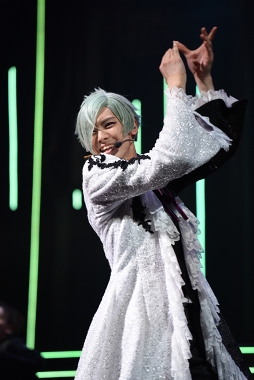 画像ギャラリー No.008のサムネイル画像 / 髭切と膝丸が生み出す世界に圧倒された。「ミュージカル『刀剣乱舞』 髭切膝丸 双騎出陣2019 〜SOGA〜」ゲネプロ公演をレポート