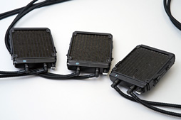 ������#017�Υ���ͥ���/43���ߤΡִʰױ�����ͤ�OC��GTX 980��3����緿��ѥ����ƥ�Υ��åȡפ�PC���Ȥ߹���Ǥߤ���GIGABYTE��GV-N980X3WA-4GD�ץ�ӥ塼