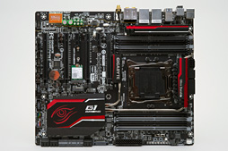 ������#032�Υ���ͥ���/43���ߤΡִʰױ�����ͤ�OC��GTX 980��3����緿��ѥ����ƥ�Υ��åȡפ�PC���Ȥ߹���Ǥߤ���GIGABYTE��GV-N980X3WA-4GD�ץ�ӥ塼