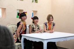 画像ギャラリー No.003のサムネイル画像 / 「大乱闘!!ドラゴンパレード」アイドルのCheeky Paradeが公式サポーターに就任