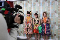 画像ギャラリー No.005のサムネイル画像 / 「大乱闘!!ドラゴンパレード」アイドルのCheeky Paradeが公式サポーターに就任