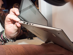 ���������꡼ No.024�Υ���ͥ������ / ��COMPUTEX�ϥ�꡼����7��˹�����Windows 10�������䵡ǽ�����ԡ��뤵�줿Microsoft�ץ쥹����ե����