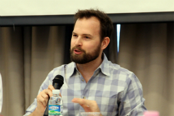 ���������꡼ No.002�Υ���ͥ������ / ��G-Star 2015�ϡ֥ɥߥ͡�����󥺡פγ�ȯ���Big Huge Games�ؤΥ�ǥ�����Ʊ���󥿥ӥ塼�����ͤ��Ϥ�