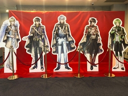 画像ギャラリー No.009のサムネイル画像 / 王子との2ショット撮影で大盛り上がり! 「夢王国と眠れる100人の王子様」4周年記念イベント“プリンスパレード”レポート