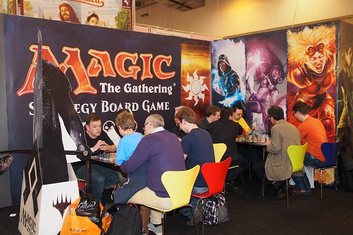 画像集#001のサムネイル/［SPIEL’14］あのM:tGがボードゲームに！ ついにベールを脱いだ「Magic: The Gathering Strategy Board Game」プレイレポート