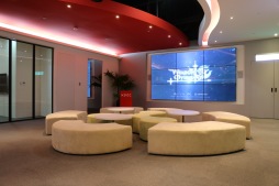 画像ギャラリー No.017のサムネイル画像 / PS4版MMORPG「Weapons of Mythology」開発現場レポート。街並みは西洋風に変わり,コントローラで快適プレイ可能に