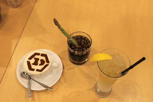 画像ギャラリー No.006のサムネイル画像 / シアターカフェ&ダイニング“STORIA”で行われた,DeToNator初の試み「Overwatchを100倍楽しく観戦する方法」イベントレポート