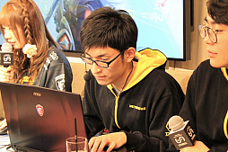 画像ギャラリー No.015のサムネイル画像 / シアターカフェ&ダイニング“STORIA”で行われた,DeToNator初の試み「Overwatchを100倍楽しく観戦する方法」イベントレポート