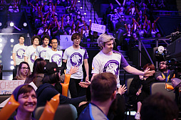 ���������꡼ No.008�Υ���ͥ������ / ����Ρ�Overwatch League�ס���ǰ���٤���1����������1���ơ����ϡ�London Spitfire���ץ쥤���դ򾡤�ȴ���ƾ���