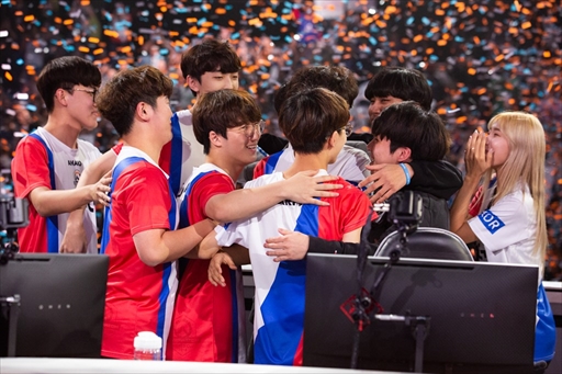 Overwatch World Cup 18 は 韓国チームが圧巻のパフォーマンスを見せ3連覇を達成 大会mvpにはjjonak選手が選出 Overwatch World Cup 18 は 韓国チームが圧巻のパフォーマンスを見せ3連覇を達成 大会mvpにはjjonak選手が選出