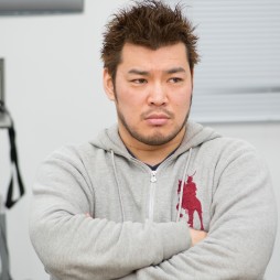 画像ギャラリー No.008のサムネイル画像 / ダンガンロンパの生みの親,小高氏との舌戦バトルが勃発。男色ディーノのカードゲイム「ダンガンロンパ 超高校級の人狼 MANIAX」体験レポート