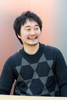 画像ギャラリー No.010のサムネイル画像 / ダンガンロンパの生みの親,小高氏との舌戦バトルが勃発。男色ディーノのカードゲイム「ダンガンロンパ 超高校級の人狼 MANIAX」体験レポート