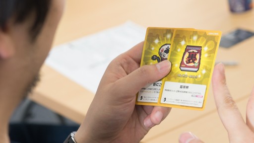 画像ギャラリー No.011のサムネイル画像 / ダンガンロンパの生みの親,小高氏との舌戦バトルが勃発。男色ディーノのカードゲイム「ダンガンロンパ 超高校級の人狼 MANIAX」体験レポート