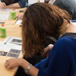 画像ギャラリー No.028のサムネイル画像 / ダンガンロンパの生みの親,小高氏との舌戦バトルが勃発。男色ディーノのカードゲイム「ダンガンロンパ 超高校級の人狼 MANIAX」体験レポート