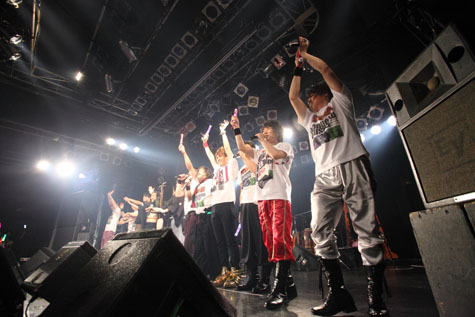 画像ギャラリー No.006のサムネイル画像 / 声優陣が和楽器の生演奏で熱唱。シリーズ10周年の締めを飾る「戦国無双 声優奥義 外伝 2015春」をレポート