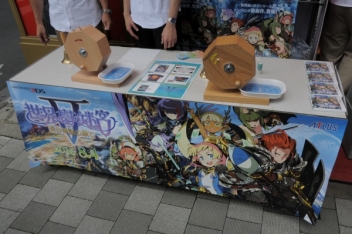 ���������꡼ No.002�Υ���ͥ������ / �����������µ�V�������¤��ȯ�䵭ǰ��������������ǳ����档���ո��Υա��ɥ����ȡ�B-1�����ץ꿩Ʋ�פǤϥ��ꥸ�ʥ륳������������館�륳��ܤ⥹������