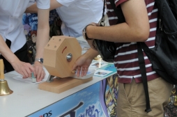 ���������꡼ No.006�Υ���ͥ������ / �����������µ�V�������¤��ȯ�䵭ǰ��������������ǳ����档���ո��Υա��ɥ����ȡ�B-1�����ץ꿩Ʋ�פǤϥ��ꥸ�ʥ륳������������館�륳��ܤ⥹������