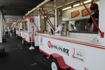 ���������꡼ No.014�Υ���ͥ������ / �����������µ�V�������¤��ȯ�䵭ǰ��������������ǳ����档���ո��Υա��ɥ����ȡ�B-1�����ץ꿩Ʋ�פǤϥ��ꥸ�ʥ륳������������館�륳��ܤ⥹������