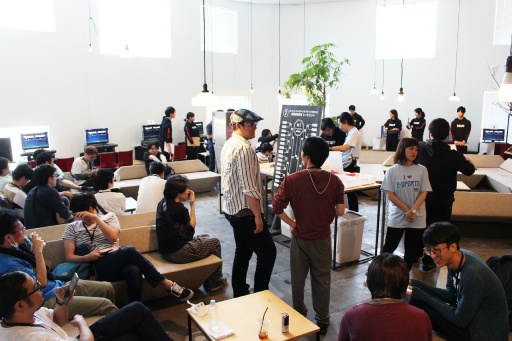 画像ギャラリー No.002のサムネイル画像 / 「RAGE ストリートファイターV」のオフライン予選レポート。6月10日の決勝に向けて,プロ・アマ200人以上のプレイヤーが激突