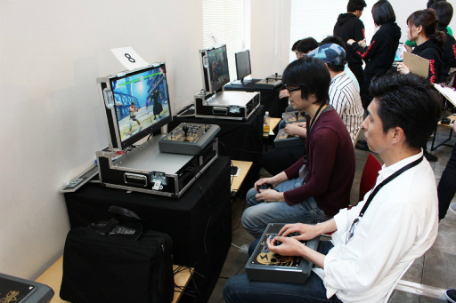 画像ギャラリー No.003のサムネイル画像 / 「RAGE ストリートファイターV」のオフライン予選レポート。6月10日の決勝に向けて,プロ・アマ200人以上のプレイヤーが激突