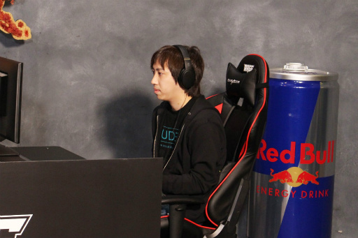 画像ギャラリー No.005のサムネイル画像 / 「RAGE ストリートファイターV」のオフライン予選レポート。6月10日の決勝に向けて,プロ・アマ200人以上のプレイヤーが激突