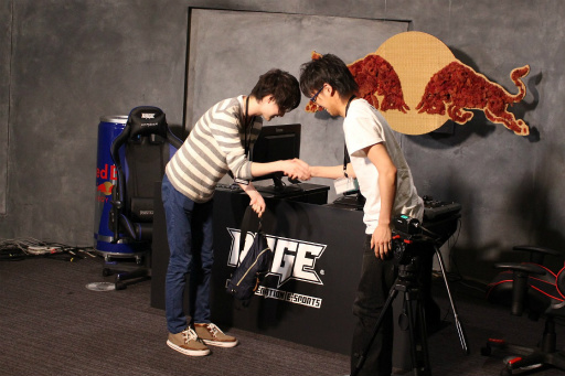 画像ギャラリー No.009のサムネイル画像 / 「RAGE ストリートファイターV」のオフライン予選レポート。6月10日の決勝に向けて,プロ・アマ200人以上のプレイヤーが激突