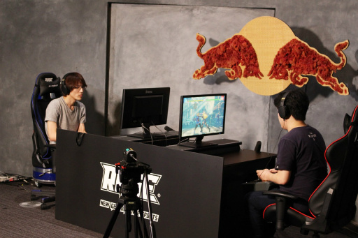 画像ギャラリー No.013のサムネイル画像 / 「RAGE ストリートファイターV」のオフライン予選レポート。6月10日の決勝に向けて,プロ・アマ200人以上のプレイヤーが激突