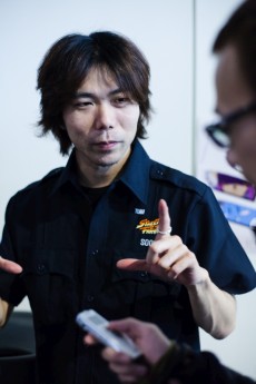 画像ギャラリー No.001のサムネイル画像 / 「ストリートファイターV」は“深み”を悟るのが難しいゲームになる。カプコン杉山Pと中山D,そしてプランナーのヲシゲ氏が占う,2016年のプレイシーン