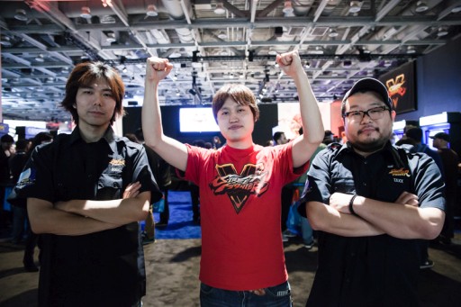 画像ギャラリー No.004のサムネイル画像 / 「ストリートファイターV」は“深み”を悟るのが難しいゲームになる。カプコン杉山Pと中山D,そしてプランナーのヲシゲ氏が占う,2016年のプレイシーン