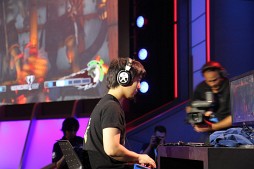 Wowowドキュメンタリー 格闘ゲームに生きる 完成披露試写会レポート ももち選手 ウメハラ選手らを通して見た 格ゲー競技シーンの1年間