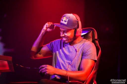 画像ギャラリー No.008のサムネイル画像 / 8時間にわたる激闘が繰り広げられた「RAGE Vol .2 GRAND FINALS」ストV部門フォトレポート。謎のサプライズゲストに会場は大盛り上がり