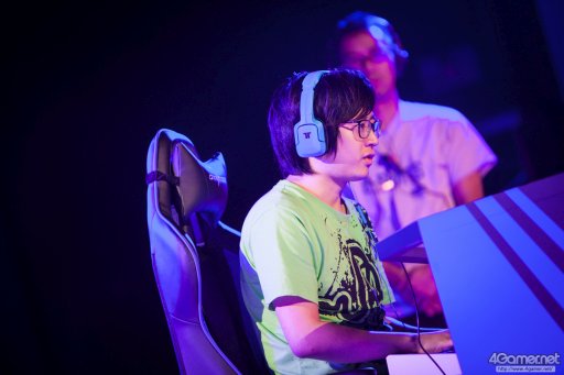 画像ギャラリー No.009のサムネイル画像 / 8時間にわたる激闘が繰り広げられた「RAGE Vol .2 GRAND FINALS」ストV部門フォトレポート。謎のサプライズゲストに会場は大盛り上がり