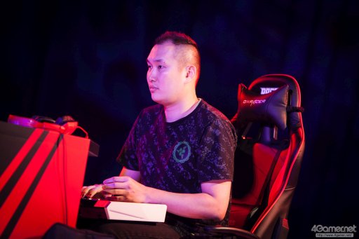 画像ギャラリー No.010のサムネイル画像 / 8時間にわたる激闘が繰り広げられた「RAGE Vol .2 GRAND FINALS」ストV部門フォトレポート。謎のサプライズゲストに会場は大盛り上がり