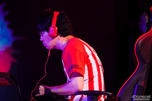 画像ギャラリー No.023のサムネイル画像 / 8時間にわたる激闘が繰り広げられた「RAGE Vol .2 GRAND FINALS」ストV部門フォトレポート。謎のサプライズゲストに会場は大盛り上がり