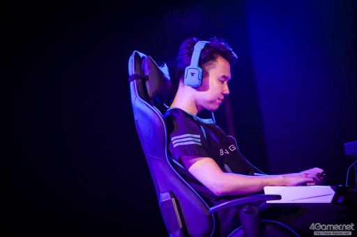 画像ギャラリー No.032のサムネイル画像 / 8時間にわたる激闘が繰り広げられた「RAGE Vol .2 GRAND FINALS」ストV部門フォトレポート。謎のサプライズゲストに会場は大盛り上がり